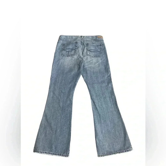 Abercrombie and Fitch Light Wash Bootcut Mid Rise Jeans Women’s size 10S - Picture 2 of 14